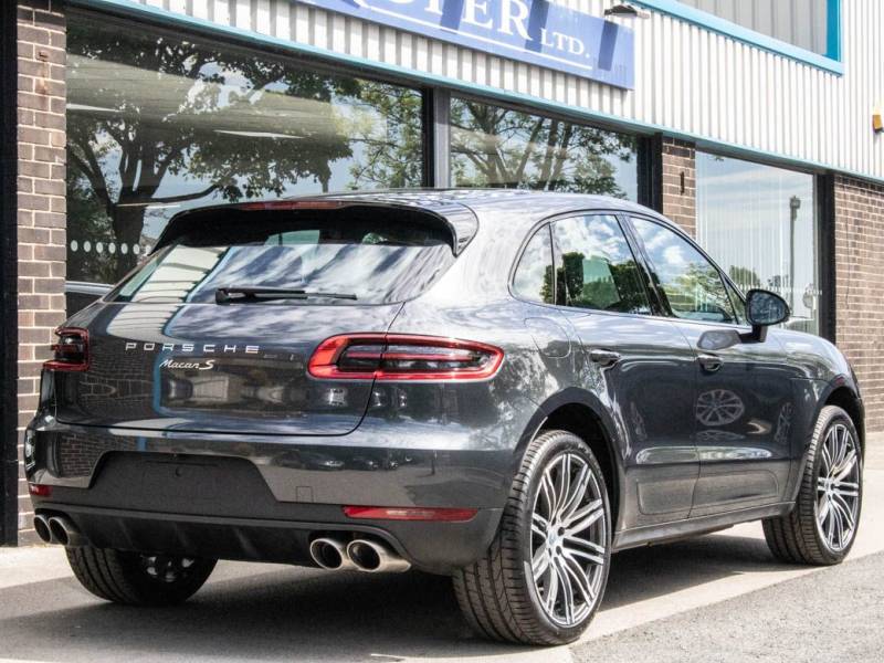 Porsche Macan   Registered:2016(16)