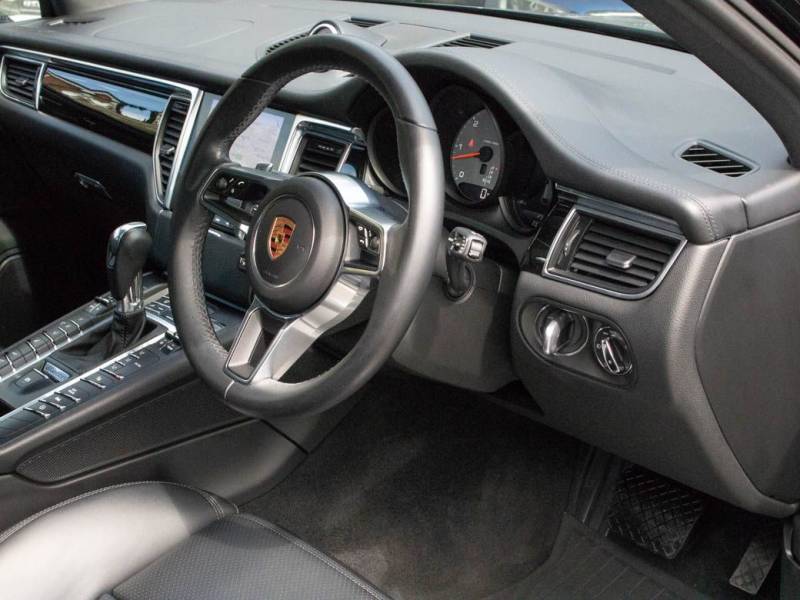 Porsche Macan   Registered:2016(16)