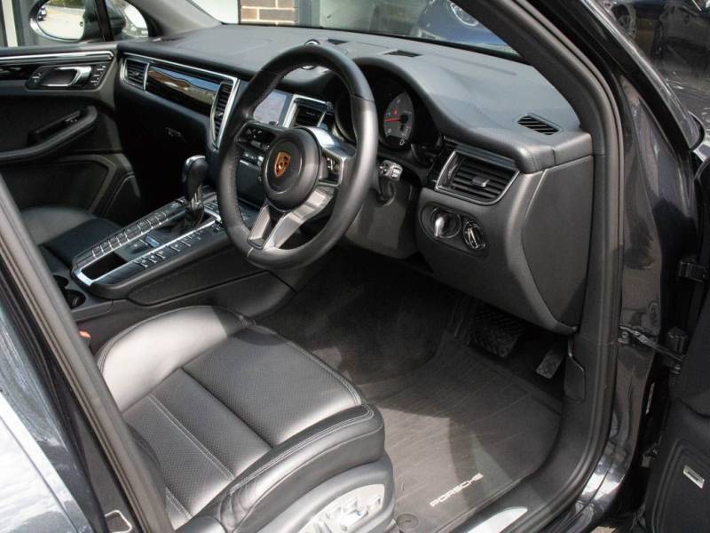 Porsche Macan   Registered:2016(16)