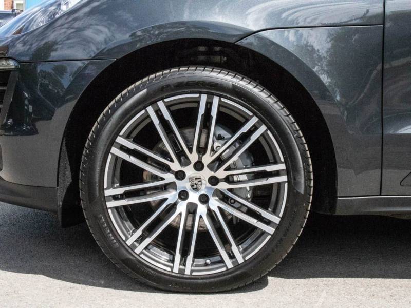 Porsche Macan   Registered:2016(16)