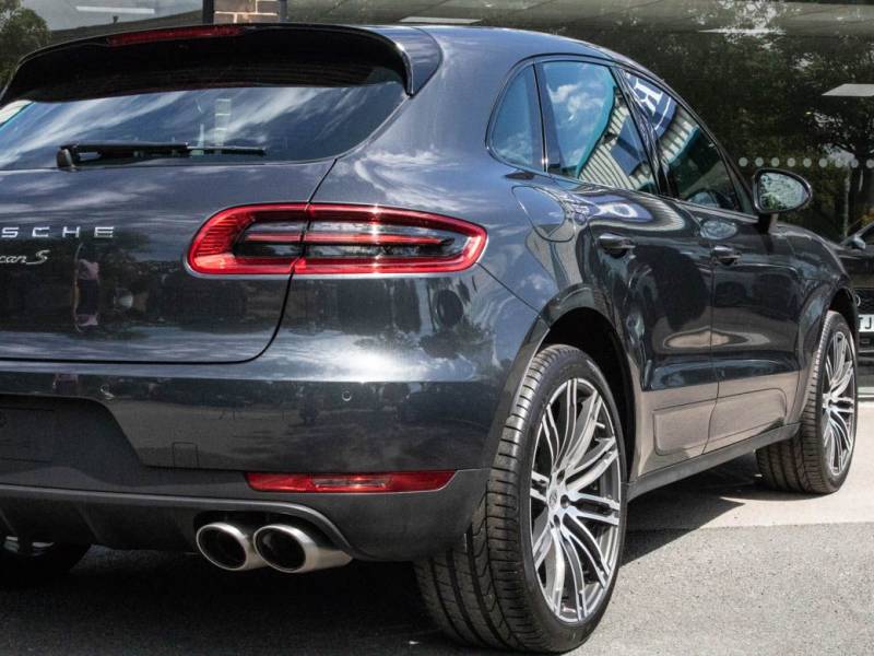 Porsche Macan   Registered:2016(16)
