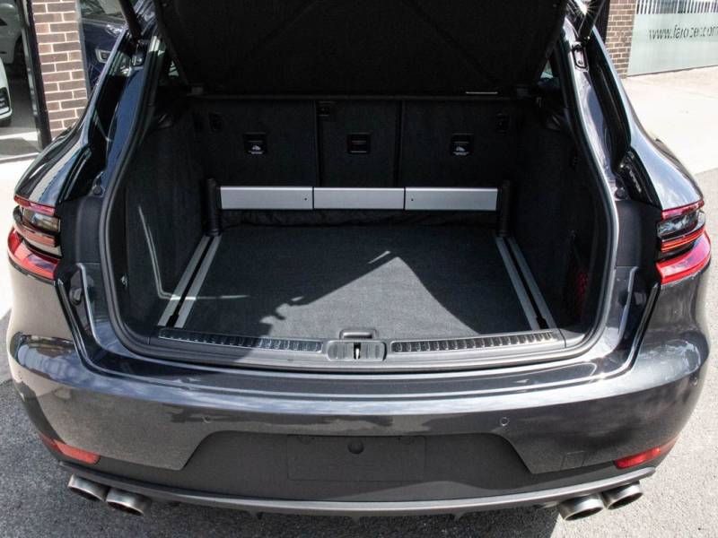 Porsche Macan   Registered:2016(16)