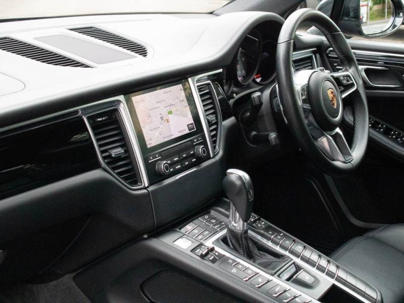 Porsche Macan   Registered:2016(16)