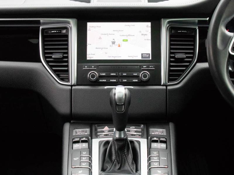 Porsche Macan   Registered:2016(16)