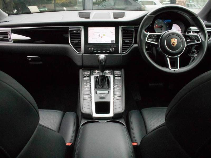 Porsche Macan   Registered:2016(16)