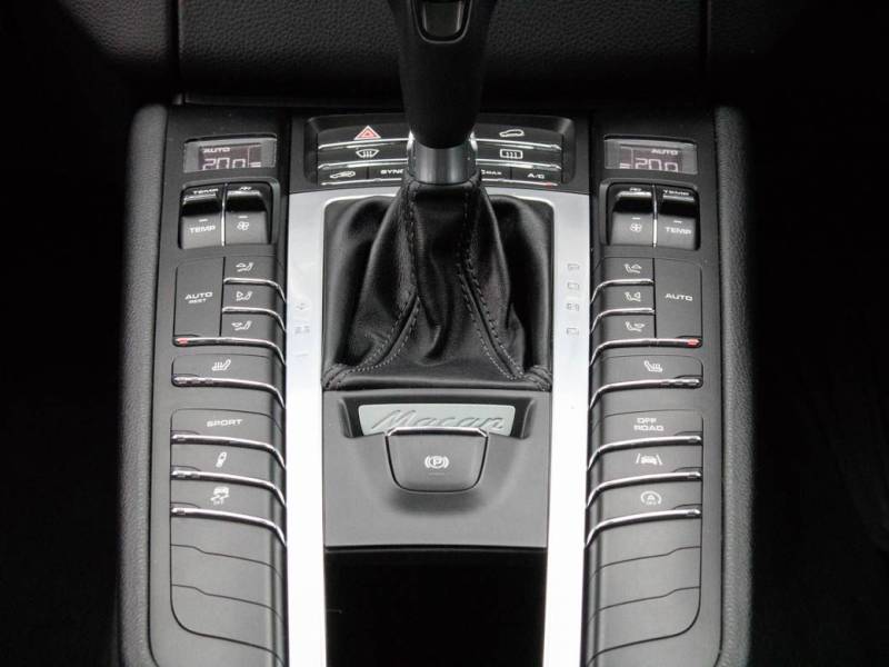 Porsche Macan   Registered:2016(16)