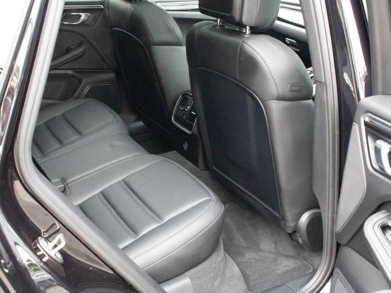 Porsche Macan   Registered:2016(16)