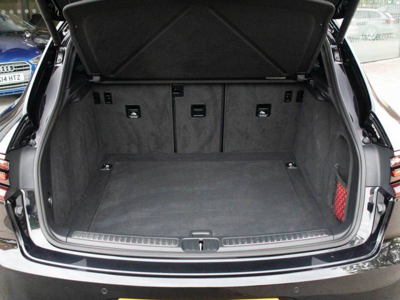 Porsche Macan   Registered:2016(16)