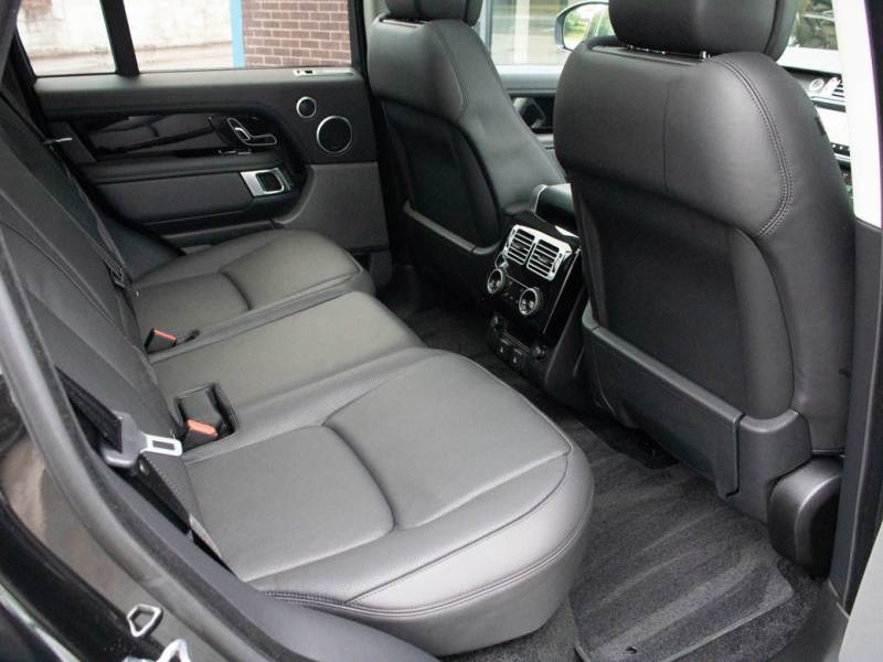 Land Rover Range Rover   Registered:2018(18)