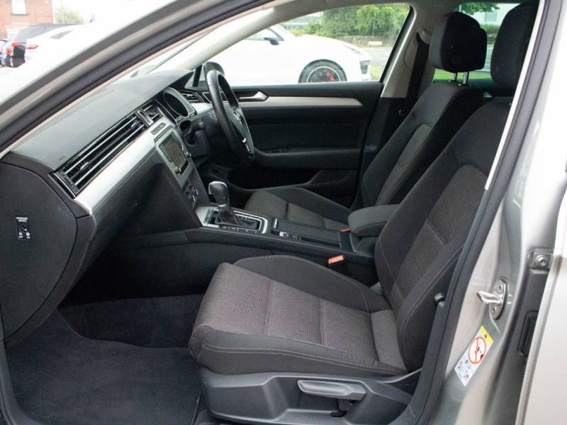 Volkswagen Passat   Registered:2017(67)
