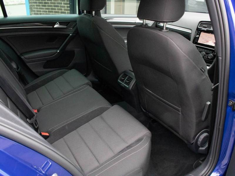 Volkswagen Golf   Registered:2018(18)