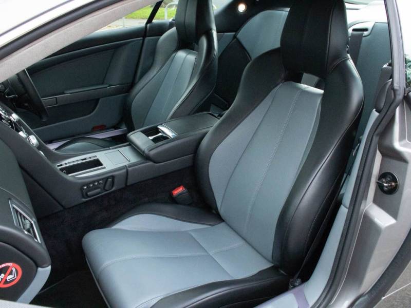 Aston Martin DB9   Registered:2008(58)