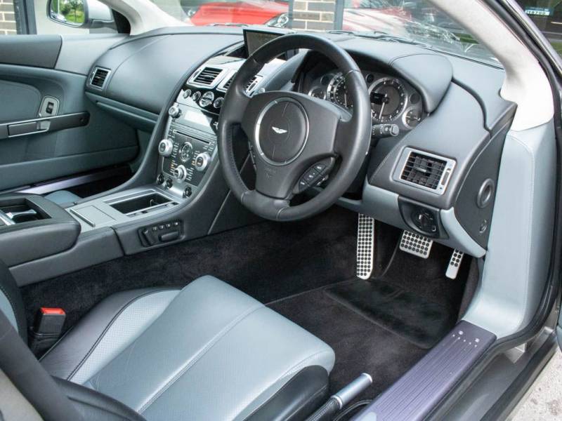 Aston Martin DB9   Registered:2008(58)