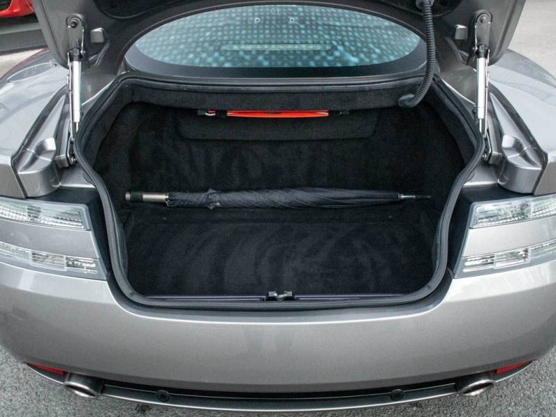 Aston Martin DB9   Registered:2008(58)