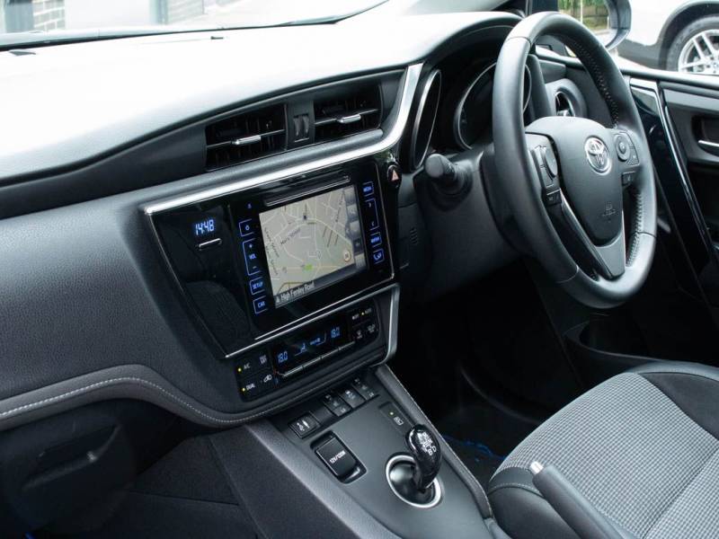 Toyota Auris   Registered:2017(17)