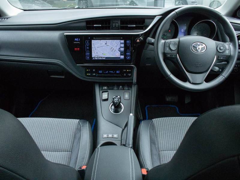 Toyota Auris   Registered:2017(17)