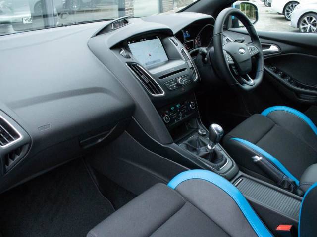 2016 Ford Focus RS 2.3T EcoBoost AWD 350ps