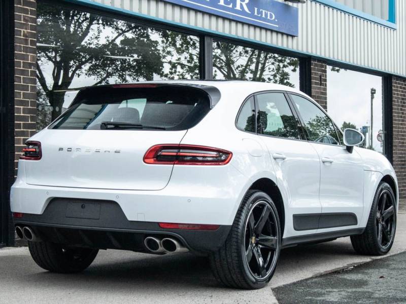 Porsche Macan   Registered:2015(15)
