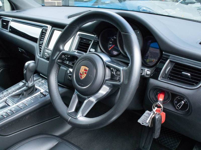 Porsche Macan   Registered:2015(15)