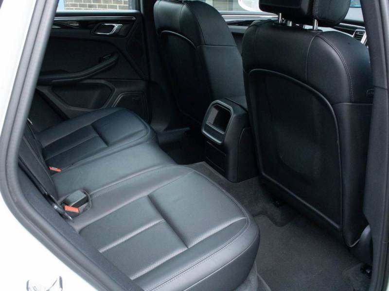 Porsche Macan   Registered:2015(15)