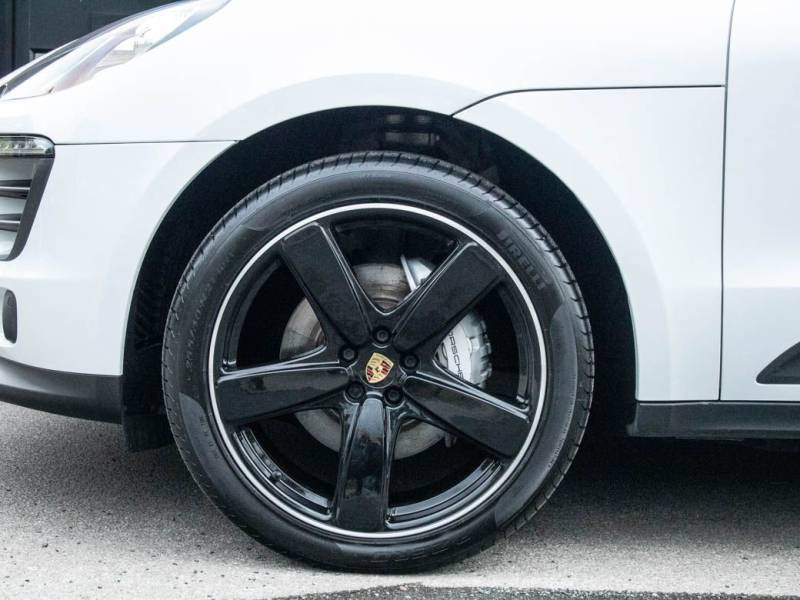 Porsche Macan   Registered:2015(15)