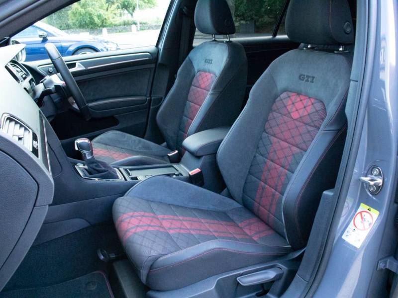 Volkswagen Golf   Registered:2019(19)