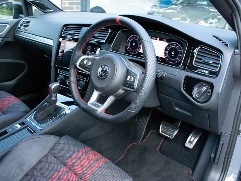 Volkswagen Golf   Registered:2019(19)