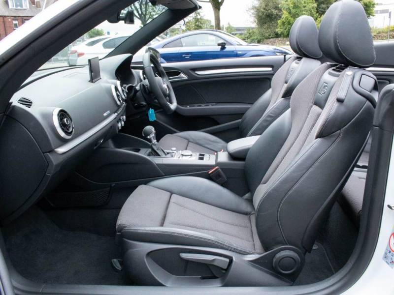 Audi A3   Registered:2017(17)