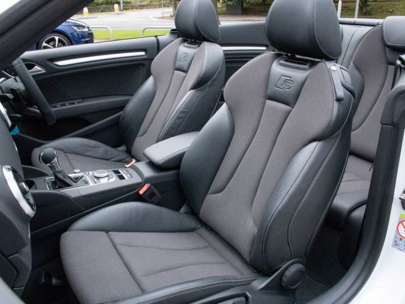 Audi A3   Registered:2017(17)