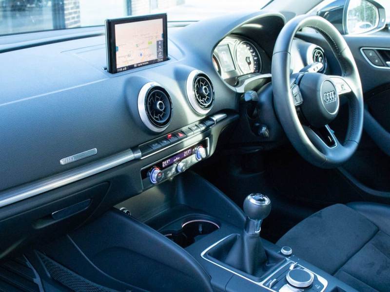 Audi A3   Registered:2017(17)