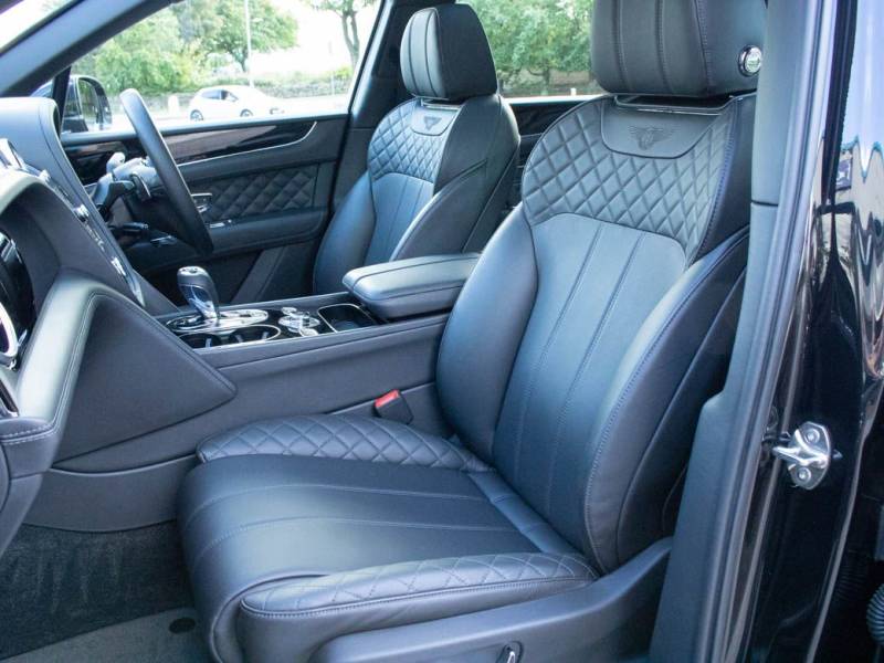 Bentley Bentayga   Registered:2018(18)
