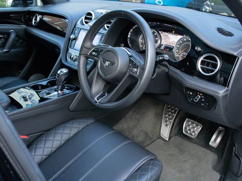 Bentley Bentayga   Registered:2018(18)