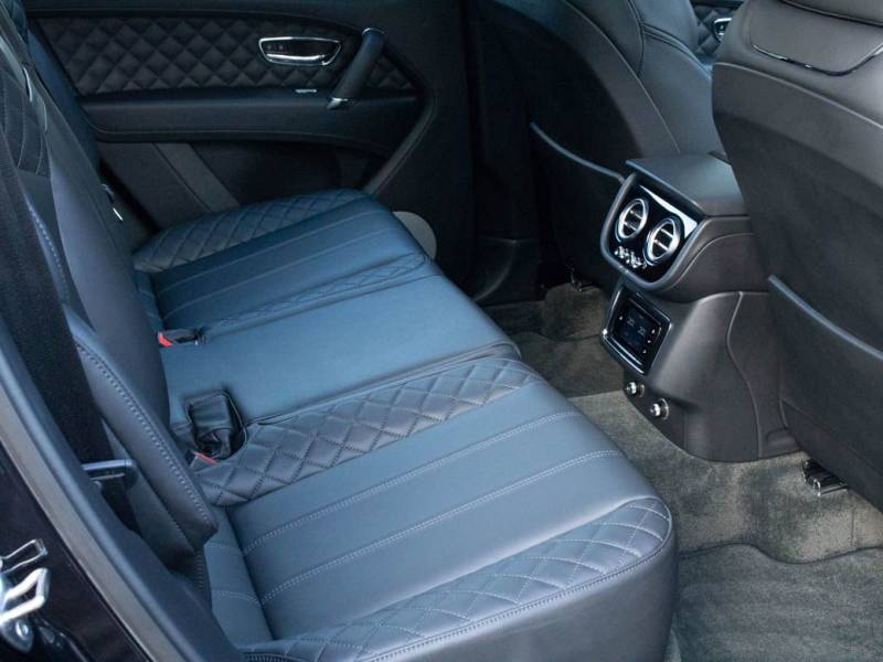 Bentley Bentayga   Registered:2018(18)