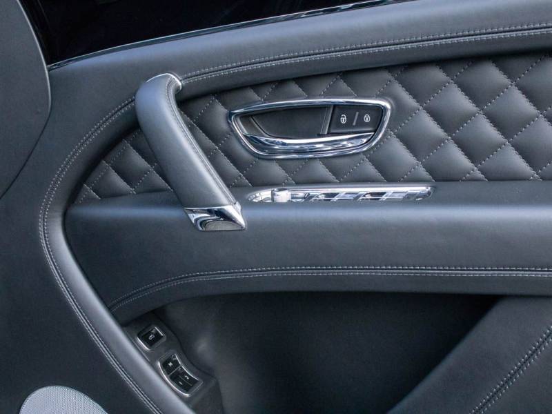 Bentley Bentayga   Registered:2018(18)