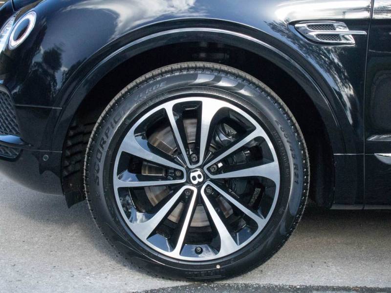 Bentley Bentayga   Registered:2018(18)