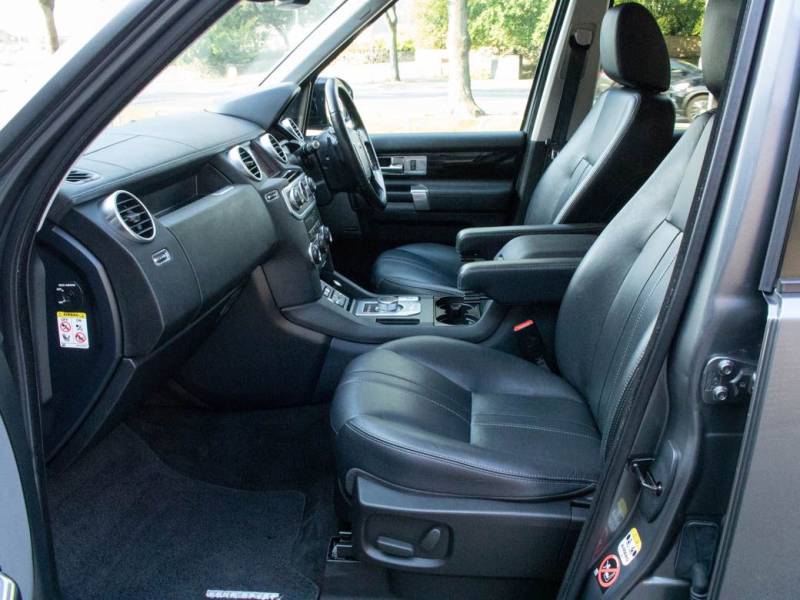 Land Rover Discovery   Registered:2015(65)