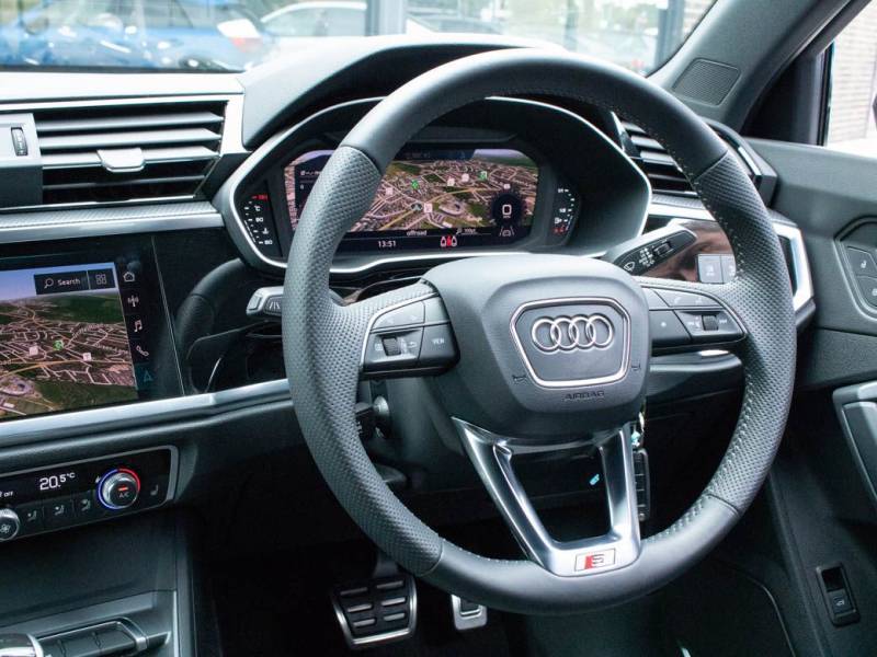 Audi Q3   Registered:2019(68)
