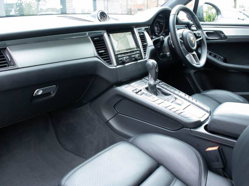 Porsche Macan   Registered:2015(65)