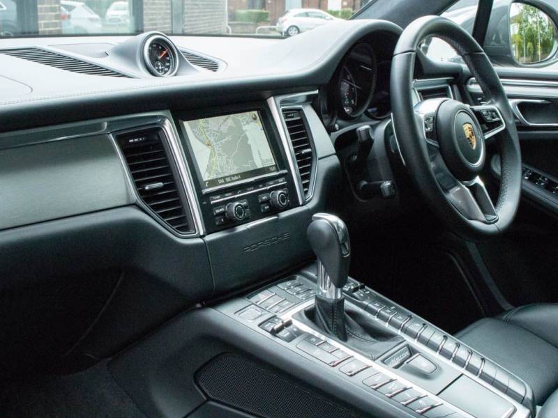 Porsche Macan   Registered:2015(65)