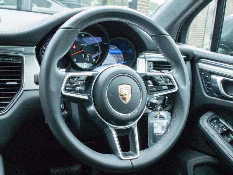 Porsche Macan   Registered:2015(65)