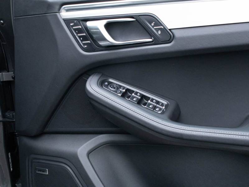 Porsche Macan   Registered:2015(65)