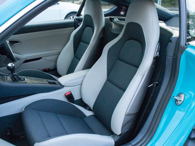 Porsche Cayman   Registered:2017(17)