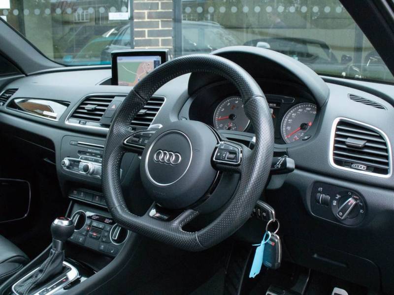 Audi RS Q3   Registered:2016(66)