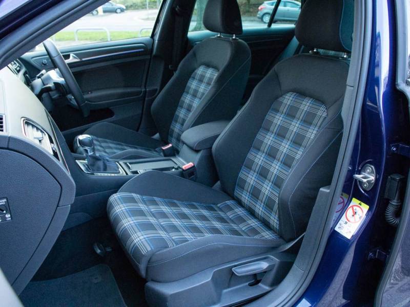 Volkswagen Golf   Registered:2018(68)