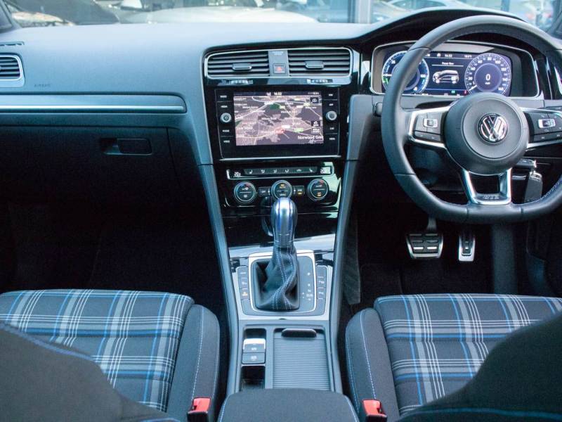 Volkswagen Golf   Registered:2018(68)