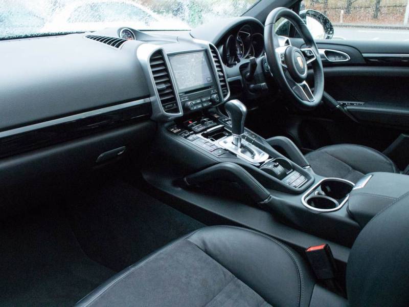 Porsche Cayenne   Registered:2016(66)