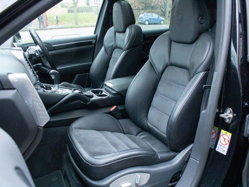 Porsche Cayenne   Registered:2016(66)