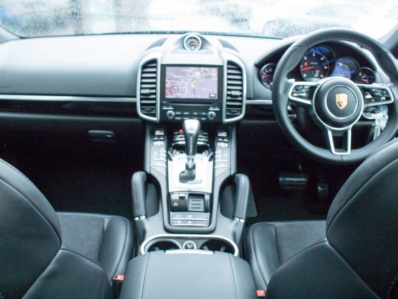 Porsche Cayenne   Registered:2016(66)