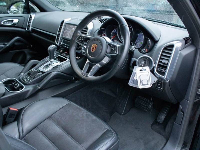 Porsche Cayenne   Registered:2016(66)