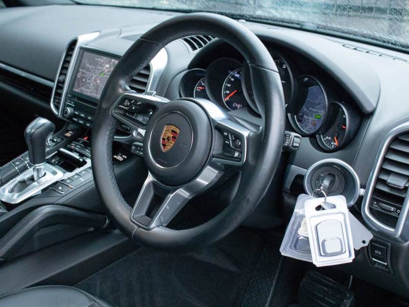 Porsche Cayenne   Registered:2016(66)